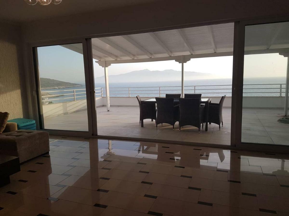 Sea Front Penthouse Apartment Sarande Exterior photo